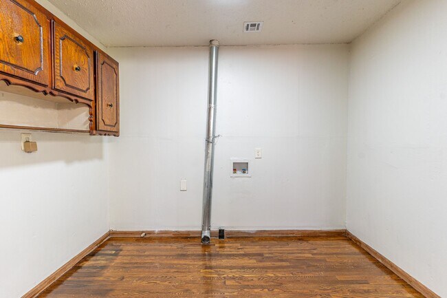 Building Photo - 3 Bedroom Rent to Own Home Available!