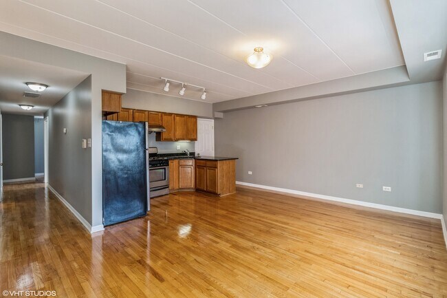 Building Photo - 2932 S Wentworth Ave