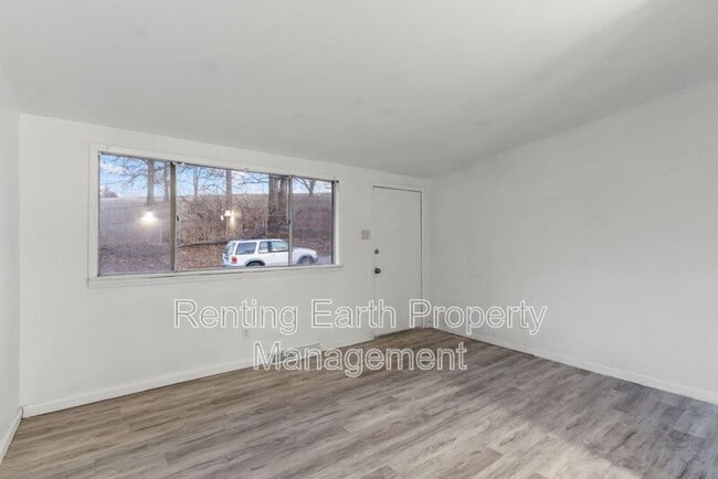 Building Photo - 801 Thomas Ave