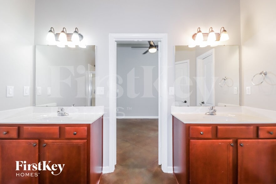Building Photo - 6732 Stone Garden Dr