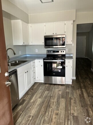 Building Photo - Suncourt Villas