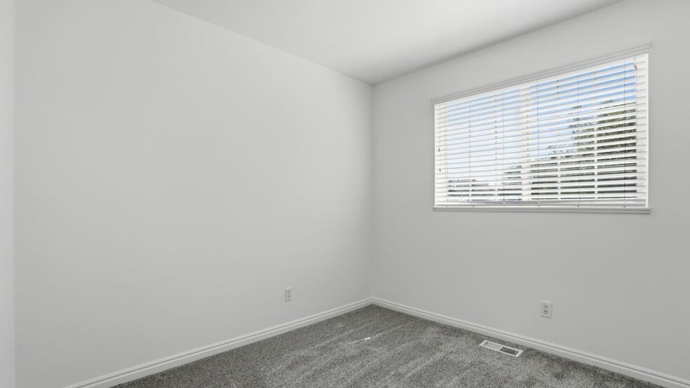 Building Photo - 1176 E 660 N