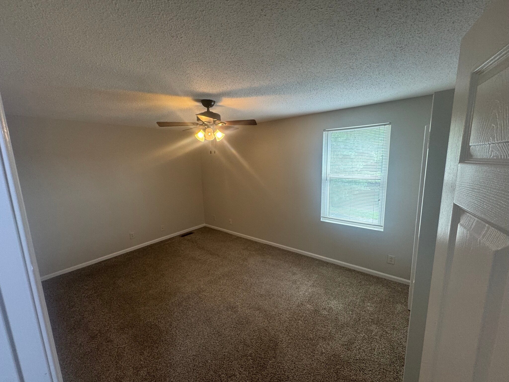 Building Photo - 1306 Huntington Dr