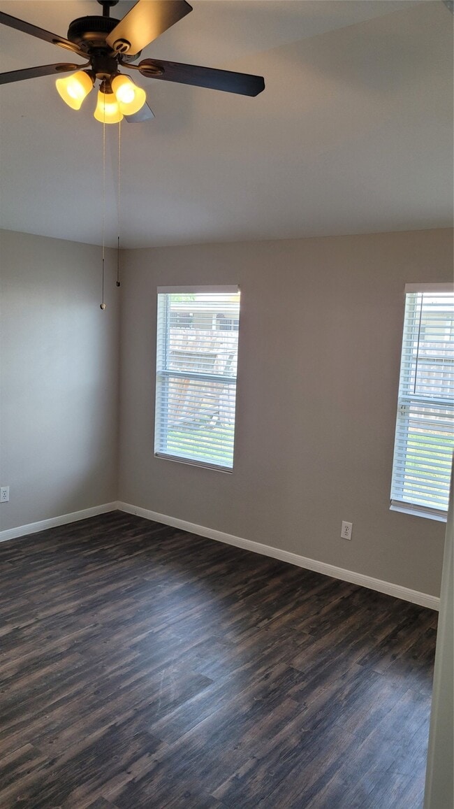 Building Photo - 7211 Foxwalk Ln