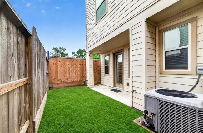 Building Photo - 1202 Cedarpost Tree Springs Pl