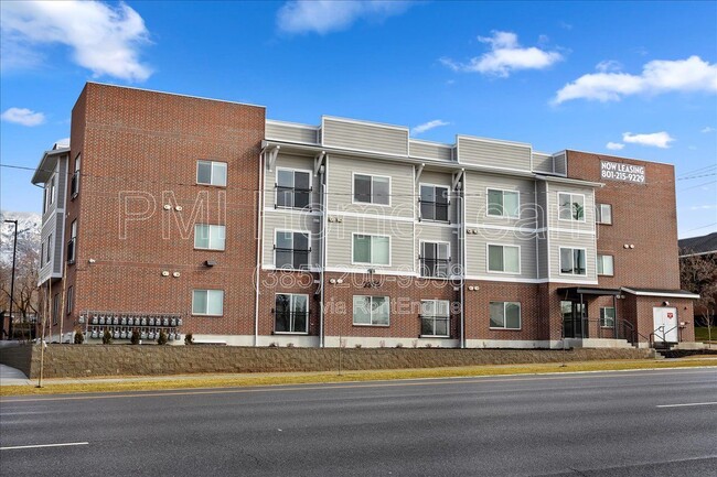 Building Photo - 3378 Washington Blvd