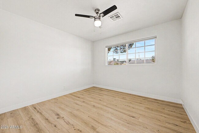 Building Photo - 2526 W Orchid Ln