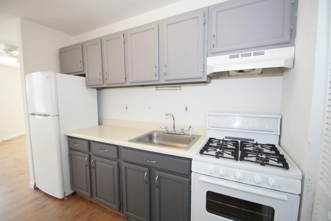 Building Photo - 2435 Grays Ferry Ave