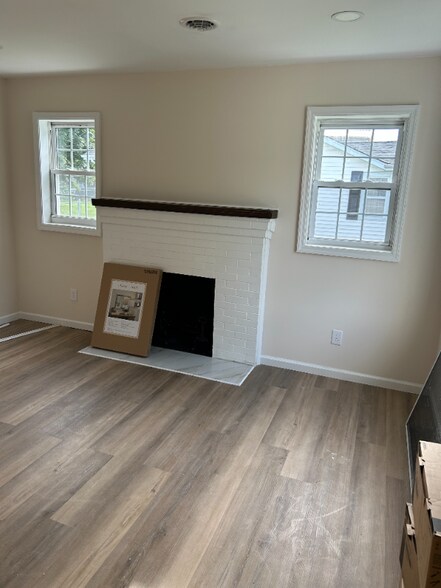 Building Photo - 814 W Chester Ave