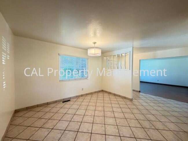 Building Photo - Beautiful 3 bedroom home in Hollister, CA!