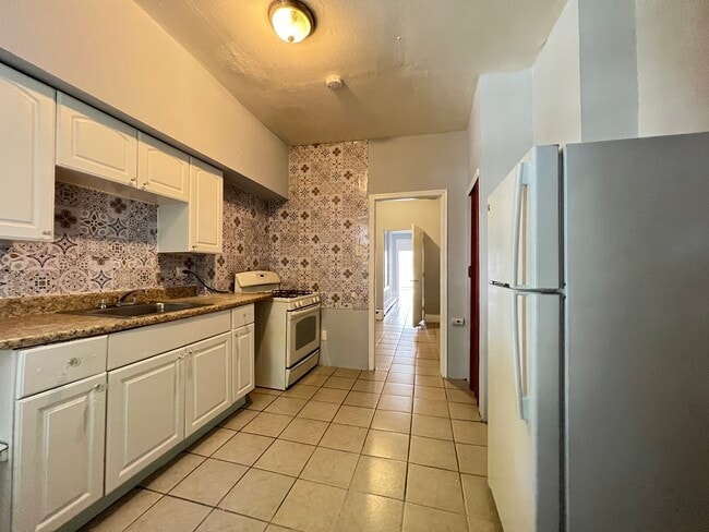 Unit 1R - 38 Bartholdi Ave