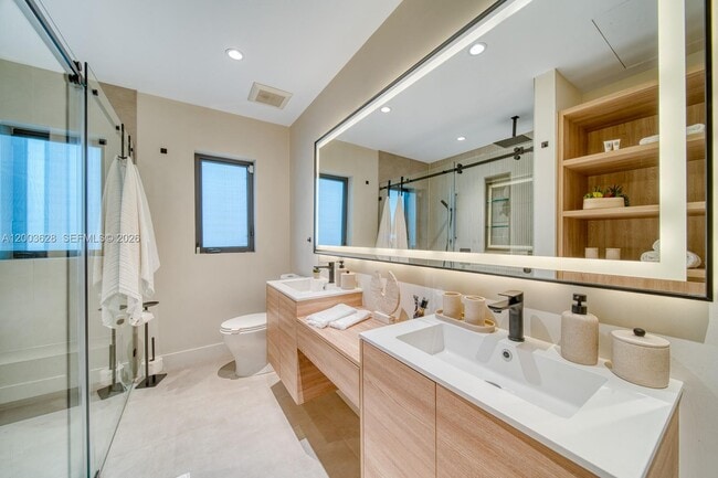 Building Photo - 1940 SW 32nd Pl