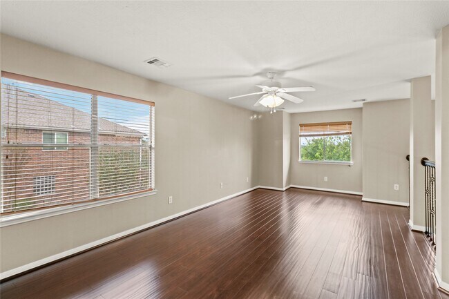 Building Photo - 10807 Oak Bayou Ln