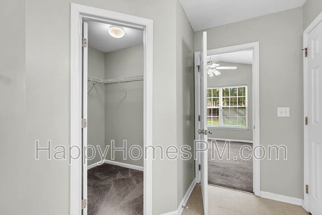 Building Photo - 101 Sparkleberry Ln