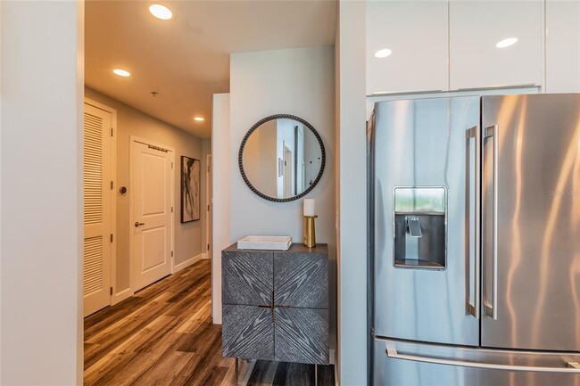 Building Photo - 777 N Ashley Dr