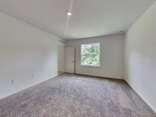 Building Photo - 1330 Chris Ave