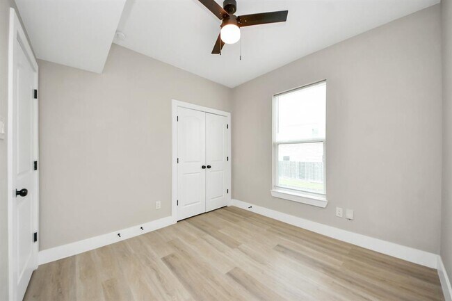 Building Photo - 819 E 40th St