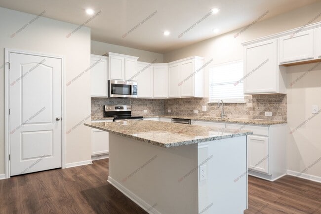 Building Photo - 742 Friar Tuck Dr
