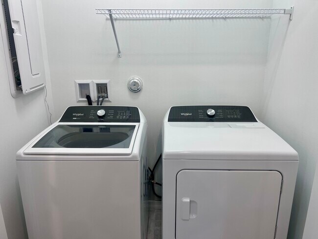 Building Photo - 6125 Planta Ln