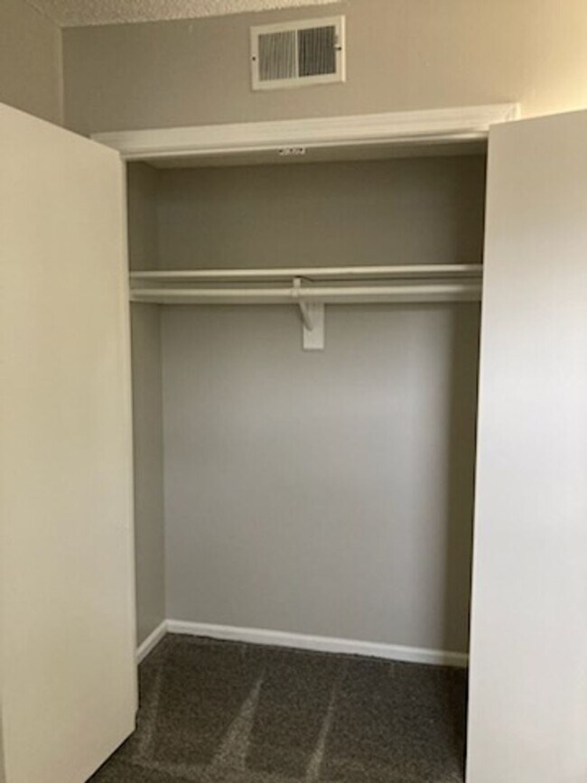 Building Photo - SW 1 bedroom 1 bath apartment for rent