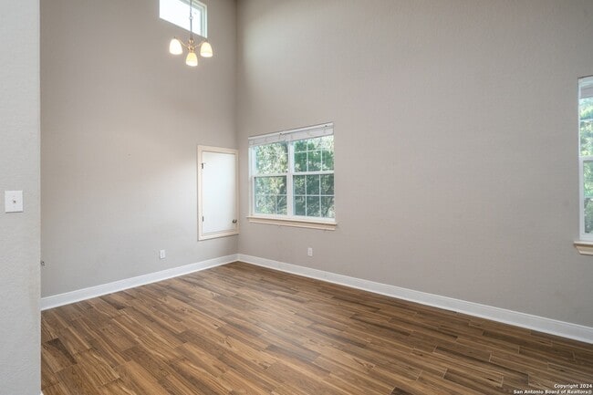 Building Photo - 3067 View Ridge Dr