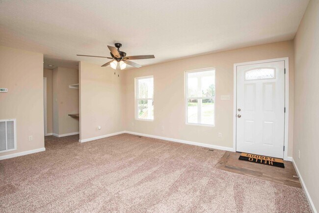 Building Photo - Knoxville 37849 - 3BR/2.5BA home with wash...