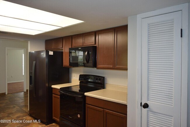 Building Photo - 326 Decordre Rd SE