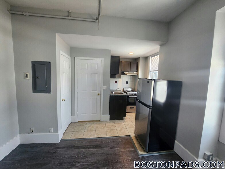 Building Photo - 50 Franklin St