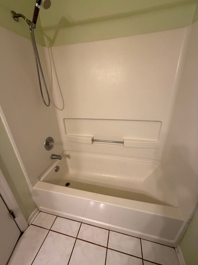 Building Photo - FOR RENT