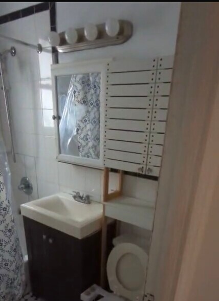 Shared bathroom with shower - 1142 30th Rd