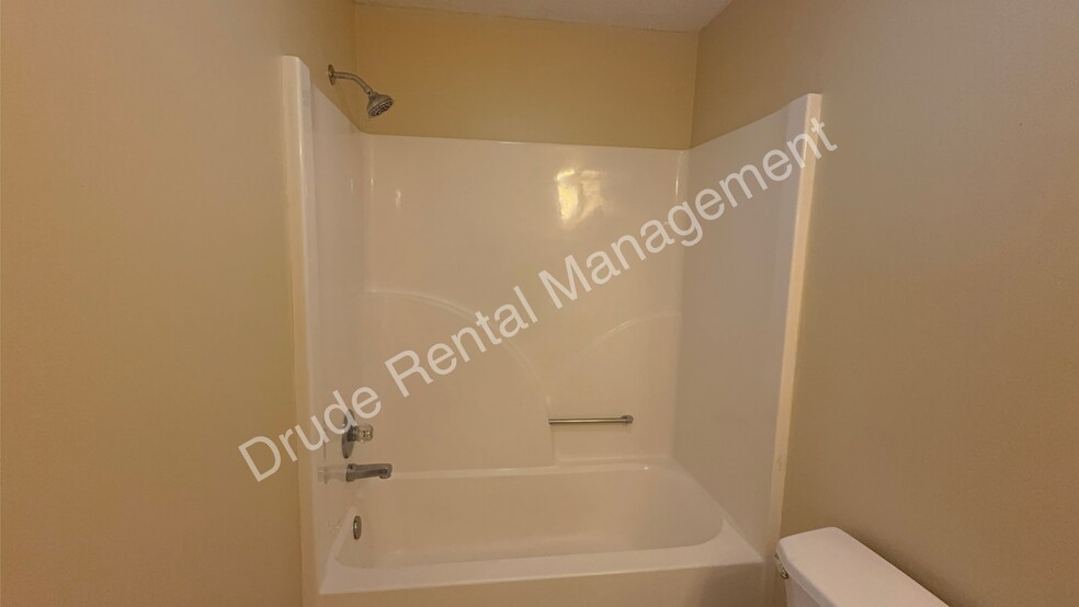 Building Photo - 508 Cedar Ln