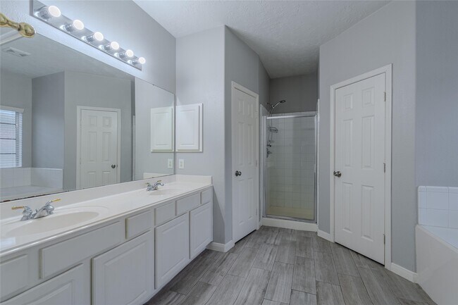 Building Photo - 13902 Stableridge Ct