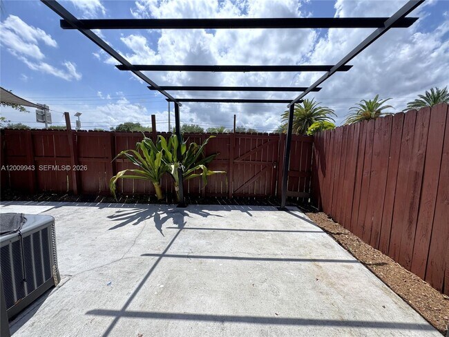 Building Photo - 13640 SW 102nd Ln
