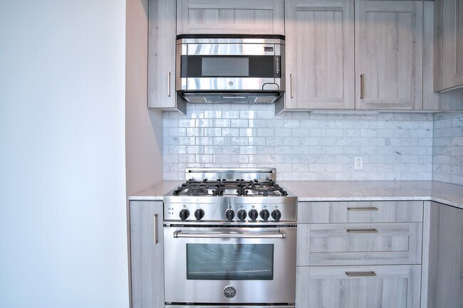 Building Photo - 401 Harrison St