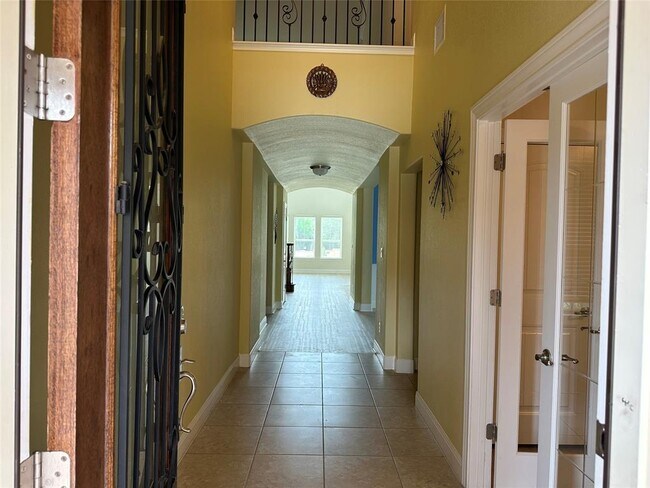 Building Photo - 4237 Privacy Hedge St