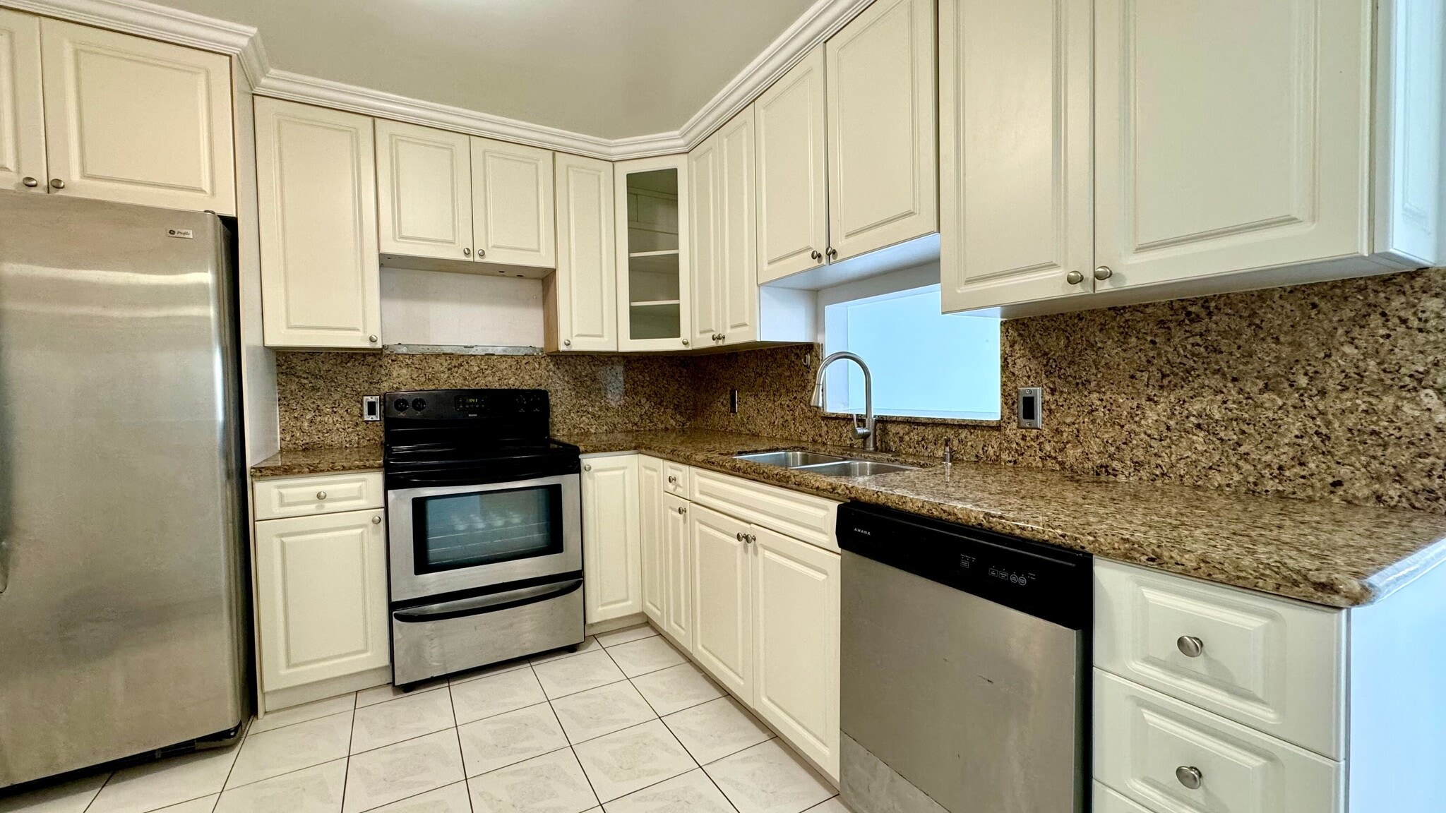 Kitchen - 130 S Shore Dr