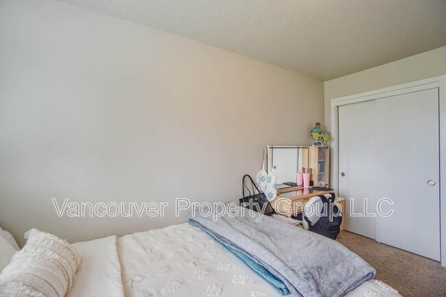 Building Photo - 4325 NE 87th St