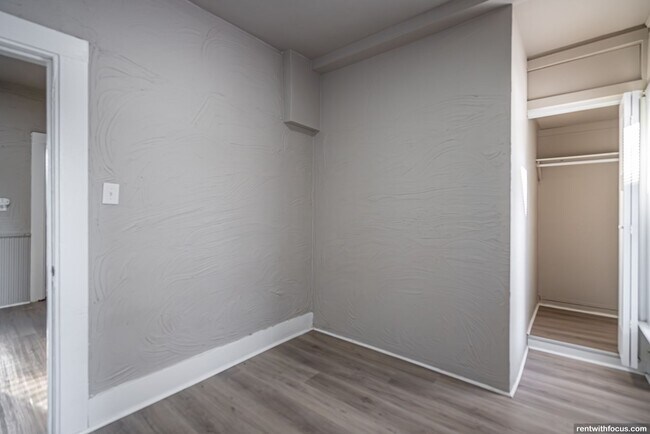 Building Photo - 716 Central St