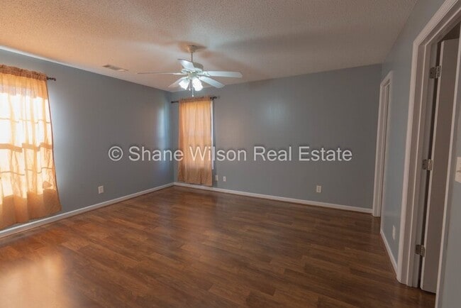 Building Photo - 216 Periwinkle Way
