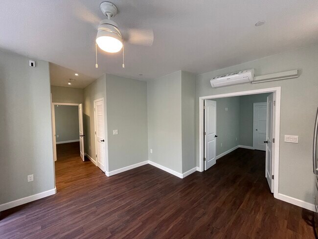 Building Photo - 1719 Heirloom St