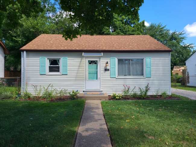 Primary Photo - Newly Renovated Two Bedroom One Bath With ...