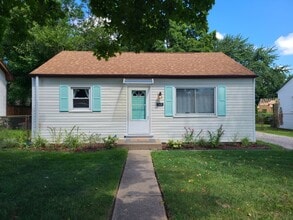 Building Photo - CharmingTwo Bedroom One Bath With Finished...