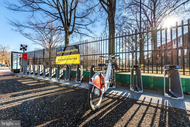 Building Photo - 117 R St NW