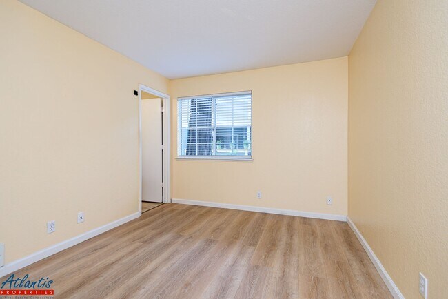 Building Photo - Berryessa Condo | A/C | Private Outdoor Space