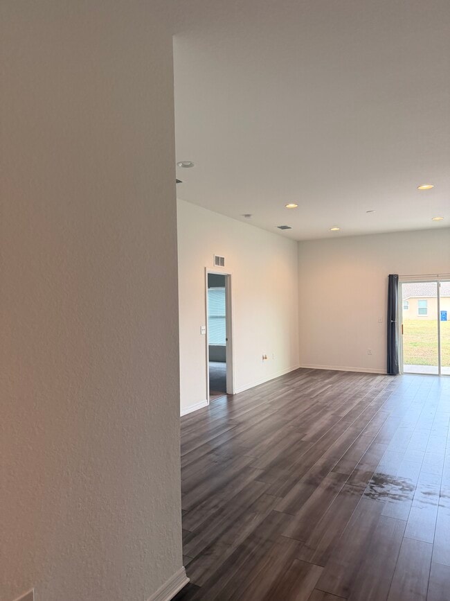 Building Photo - 281 Arbuthnot St