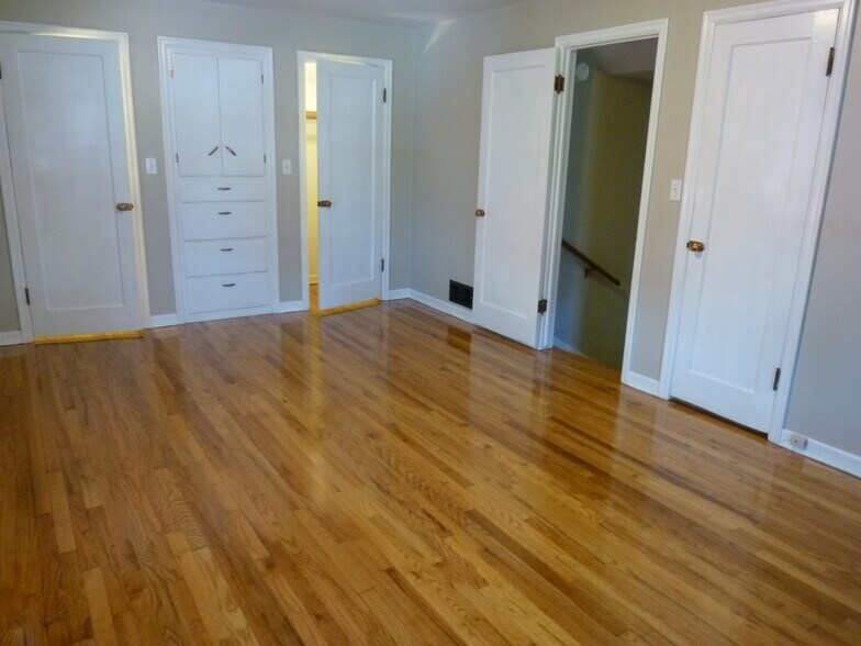 Building Photo - 825 E 35th Ave