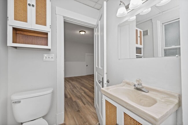 Building Photo - CHEVIOT- Charming 3 bedroom 1.5 bath