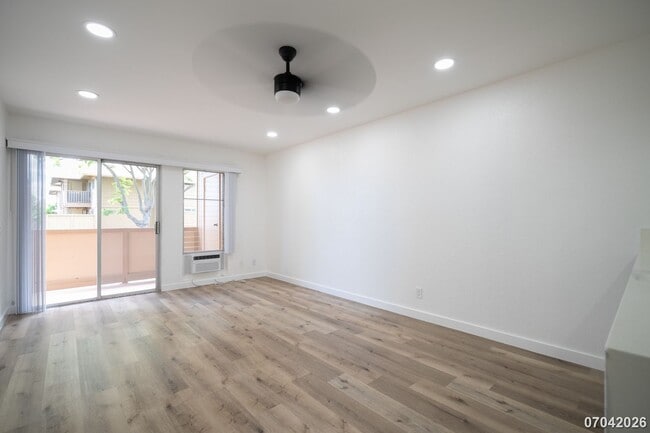 Building Photo - Rarely available ground floor townhome unit! 2 bdrm/2 bath/1 parking at Waiau Gardens Villa in Pe...