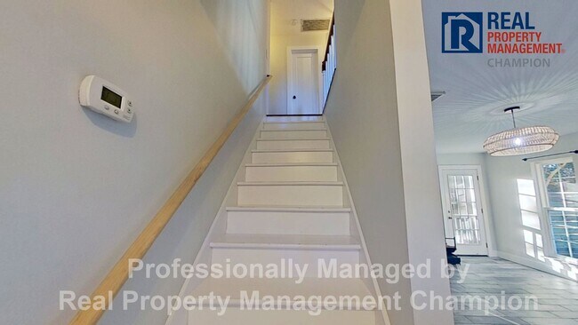 Building Photo - Beautifully Updated Home Featuring Fenced ...