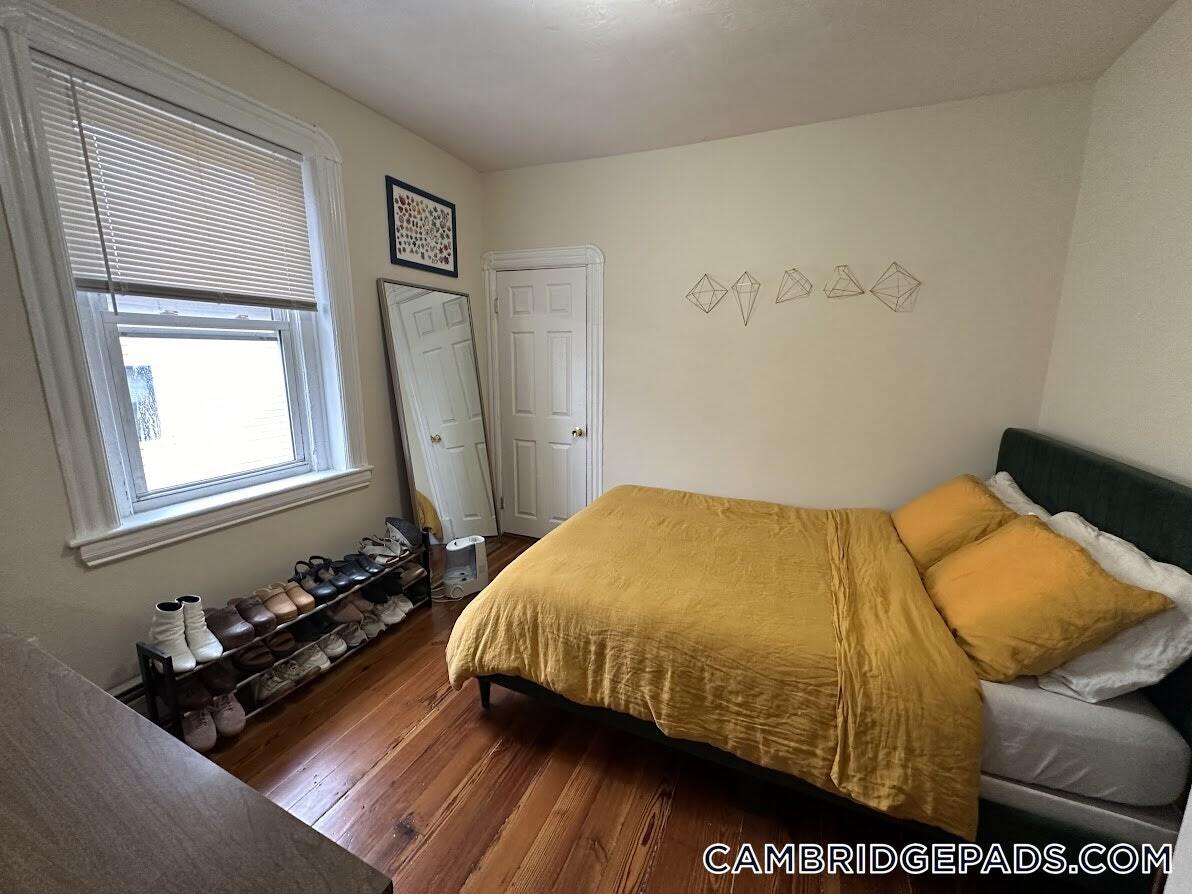 Building Photo - 1056 Cambridge St